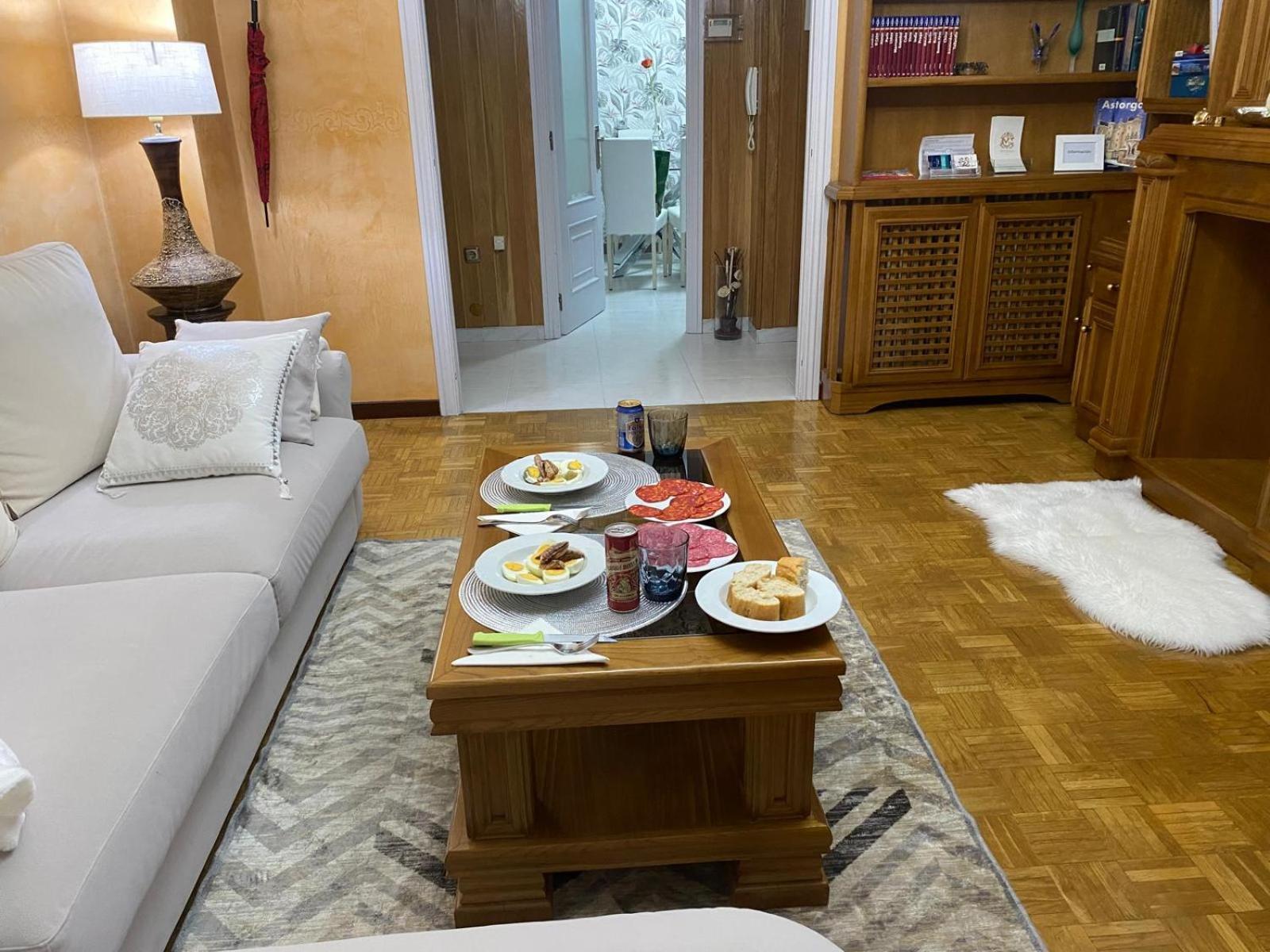 Army Deluxe Apartment Асторга Екстериор снимка